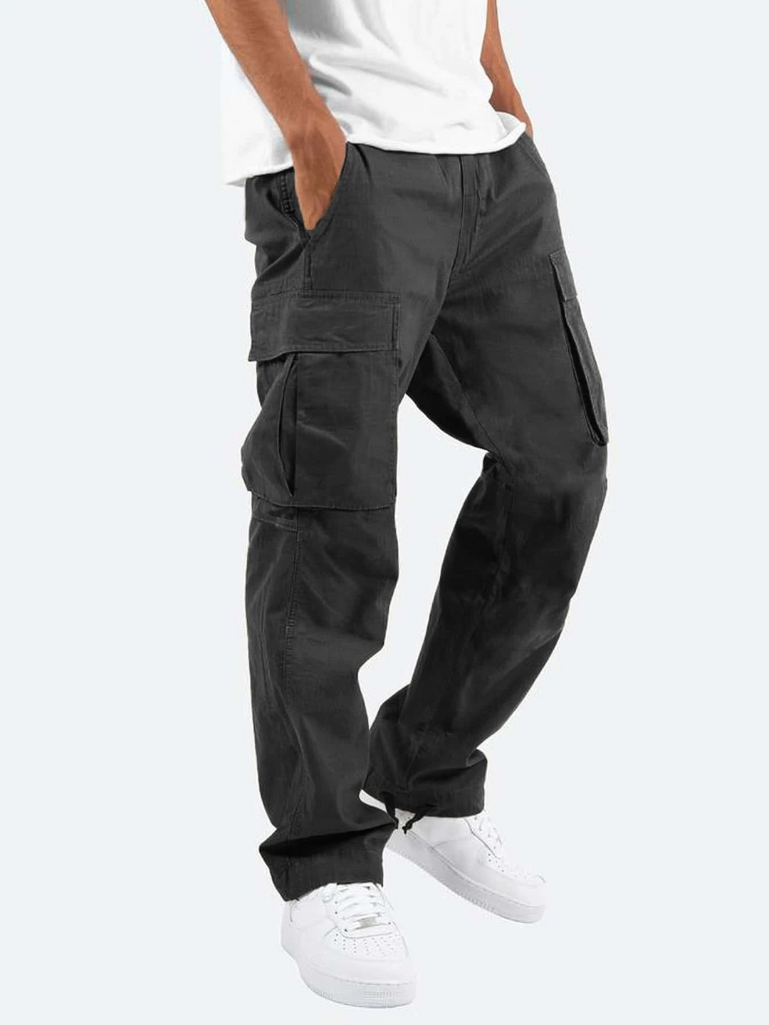 Men's cargo pants in a modern cut featuring a versatile style, designed for comfort and functionality, perfect for casual outings or outdoor activities. 0